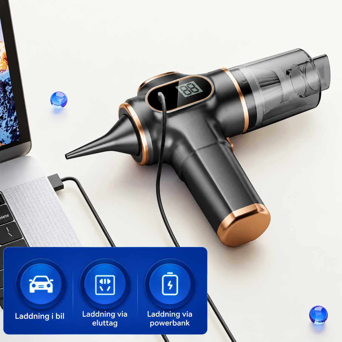 Svart handdammsugare laddas via USB från laptop på skrivbord
