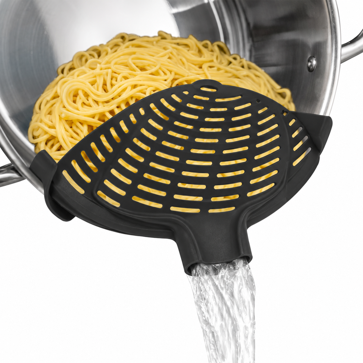 Silklämma som silar pasta direkt från grytan