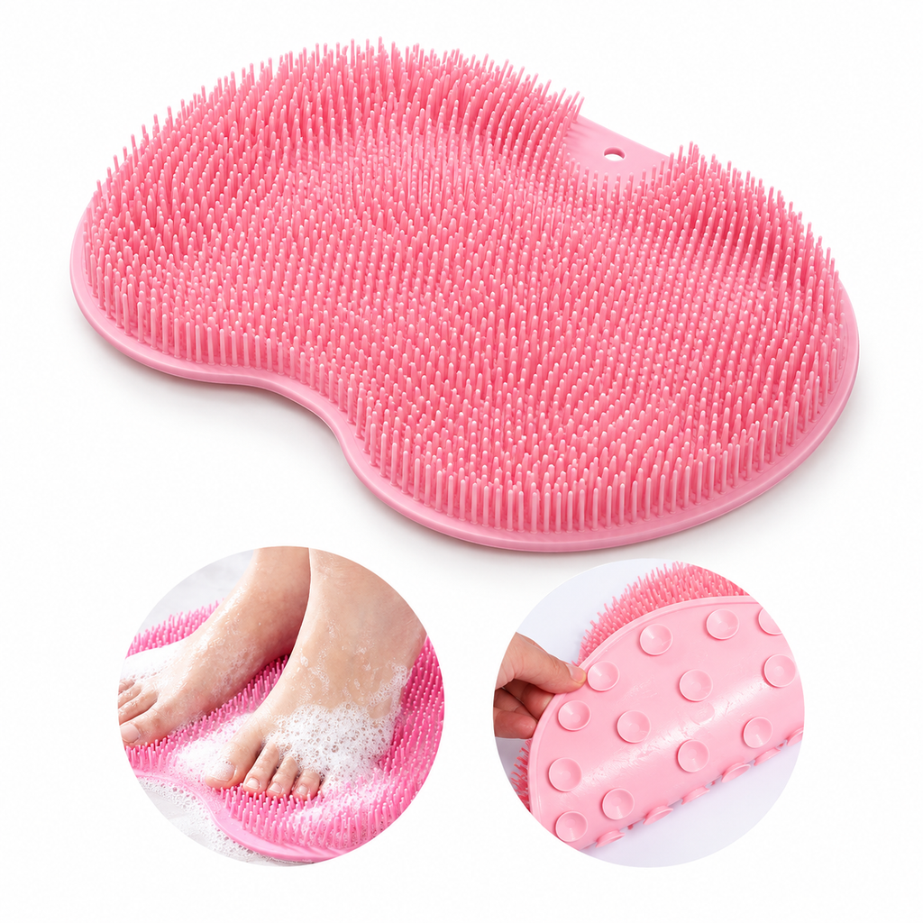 Fötter på rosa skrubbmatta med skum och sugkoppar på baksidan